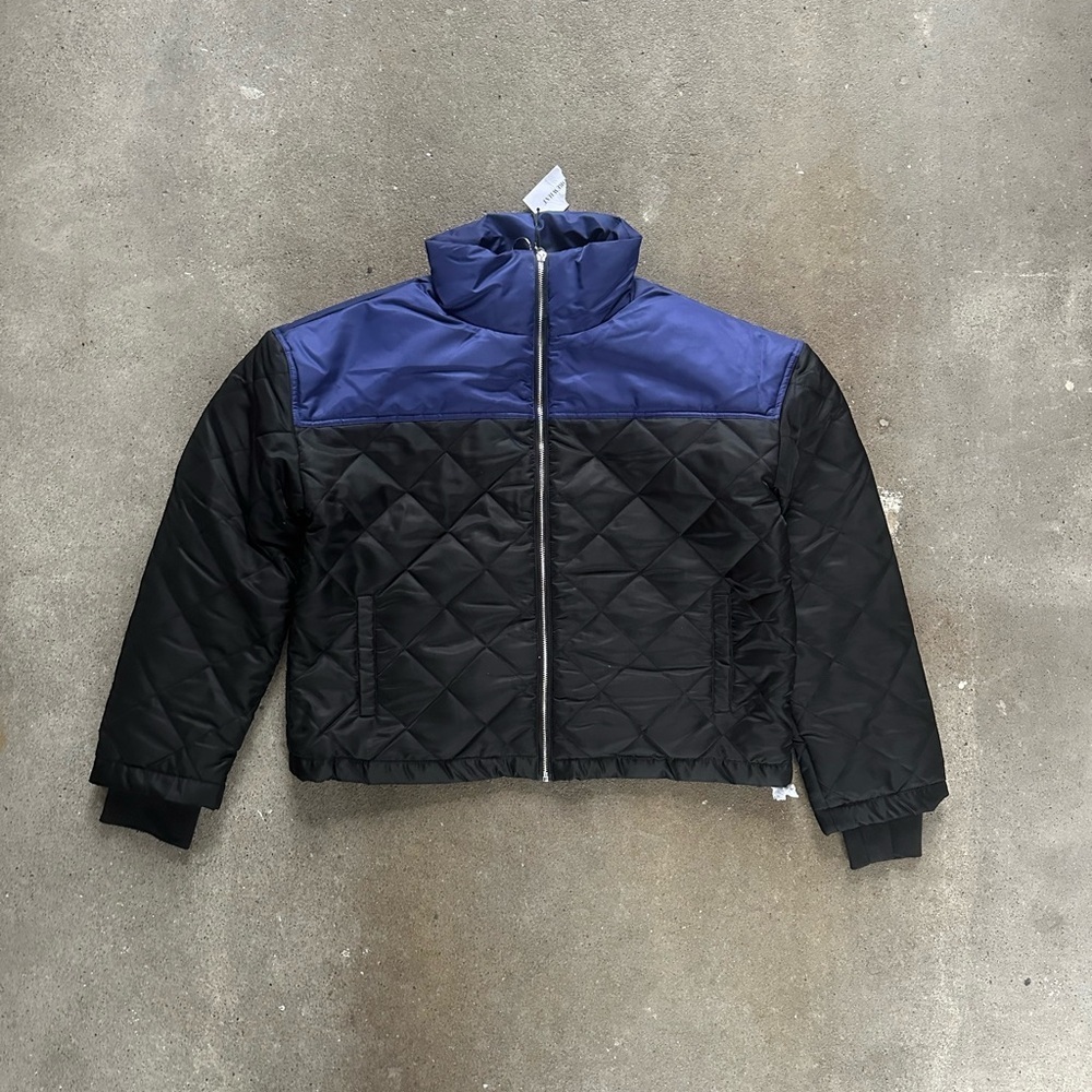 NWT WeWoreWhat Color Blocked Quilted Puffer Jacket in Navy/Black Size Medium - Picture 3 of 9